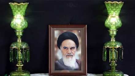Puntos de vista del Líder de la Revolución Islámica de Irán sobre las características del Imam Jomeini