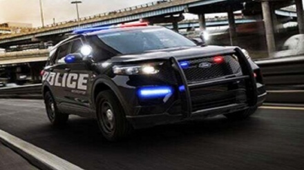 Америка полициясини босиб ўтган автомобил (видео)