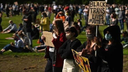 Лондоннинг Хайд-паркидаги ирқчиликка қарши эътирозлар (видео)