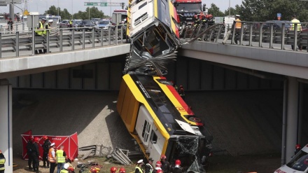 Poland: One dead, 20 hurt in Warsaw bus crash 