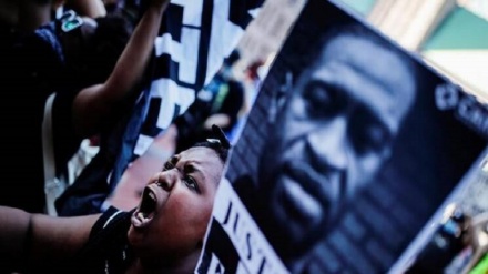 Video:Manifestantes ‘muertos’ denuncian en Atlanta brutalidad policial