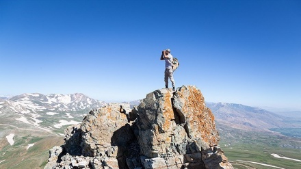 Mendaki Puncak Bozsina di Barat Laut Iran (2)