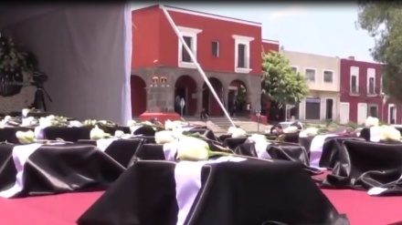 Video: Celebran ceremonia en México por familiares muertos de covid en EE.UU.