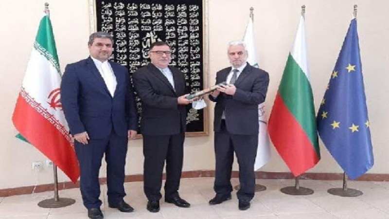 اهدای ۵۰۰ جلد قرآن کریم به مسلمانان بلغارستان توسط سفارت ایران