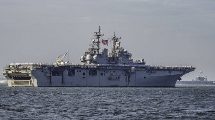 Një anije tjetër luftarake amerikane përfshihet nga zjarri