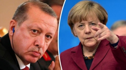 Merkel i drejtohet Erdoganit: Konflikti me Greqinë do të thotë luftë me Evropën