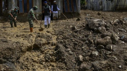  Indonesian rescuers hunt for dozens missing after floods kill 36 on Sulawesi island 