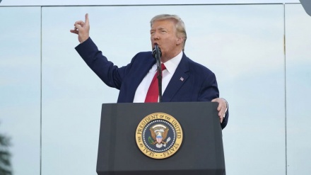 Trump: i manifestanti anti-razzismo come 'terroristi e nazisti'