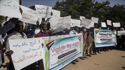 Mamia waandamana mbele ya ubalozi wa Imarati mjini Khartoum, wapinga kupelekwa Wasudan Libya kupigana