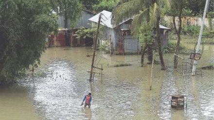 बांग्लादेश में ब्रह्मपुत्र और गंगाा का क़हर, एक तिहाई बांग्लादेश पानी में डूब गया