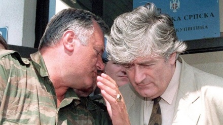 Balcani, massacro di Srebrenica: Karadzic e Mladic nel carcere dell'Aja