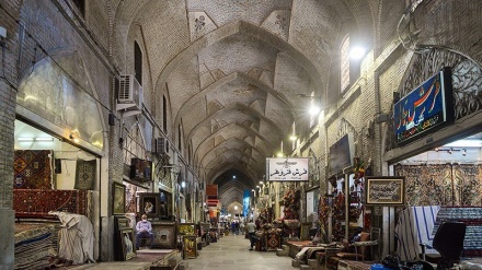 Karena Penyebaran COVID-19, Pasar Vakil Shiraz Sepi (1)