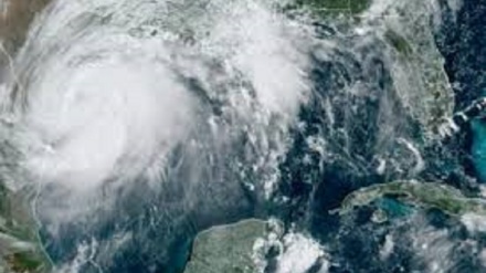 Video+Fotos: Hanna se degrada a tormenta tropical al pasar por un Texas doblegado por la pandemia