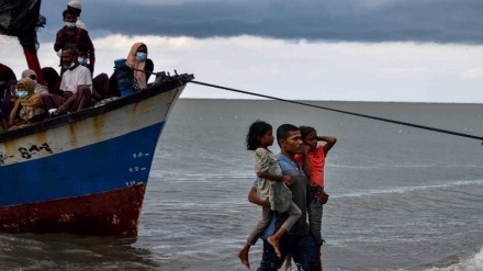  Dozens of persecuted Rohingya refugees feared drowned off Malaysia coast 