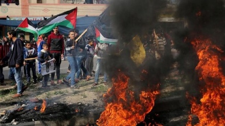 Pengunjuk Rasa Bentrok dengan Pasukan Keamanan Palestina