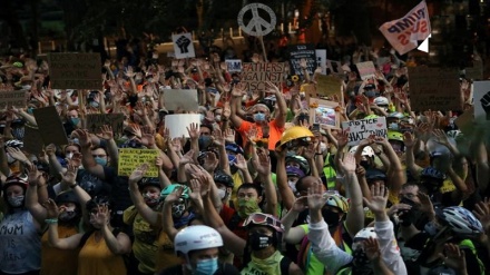 Америкадаги ирқчиликка қарши эътирозлар (фотожамланма)