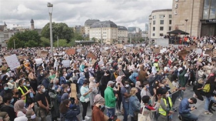  Belgium: Thousands denounce university headscarf ban ruling in Brussels 