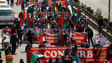 ボリビアで数千人がデモ、暫定政府に抗議