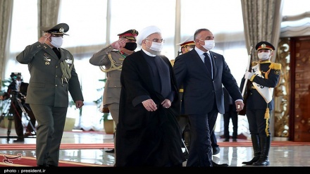 इराक़ के प्रधान मंत्री मुस्तफ़ा अलकाज़ेमी शिष्टमंडल के साथ ईरान के दौरे पर,