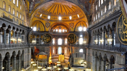 Autoritetet e huaj kritikojnë Turqinë mbi xhaminë Aja Sofia