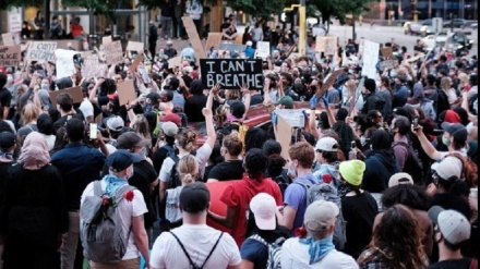 米ミズーリ州で、人種主義への抗議者17名が警察により逮捕