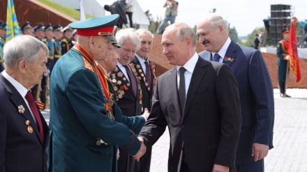 Kremlin urges Belarus to release 33 detained Russians