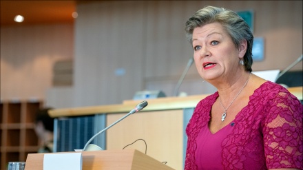 Abusi sui minori: per l'UE servono norme più severe e agire in fretta