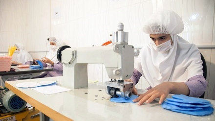 Produksi Masker di Iran Barat Terus Digalakkan