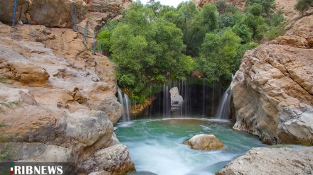 (FOTO) Iran, la cascata Aab Malakh 