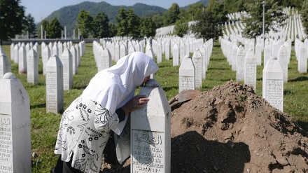 Stoltenberg: të mos lejojmë përsëritjen e masakrës së Srebrenicës