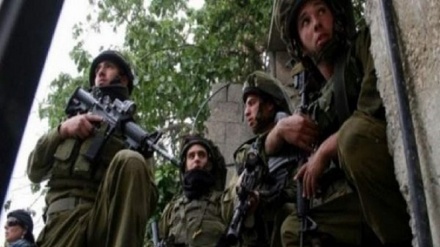 Fuerzas de Israel arrestan a dos diputados del Parlamento palestino