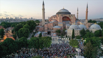 Ayasofya'nın Resmi Şekilde Müzeden Camiye Dönüşmesi 