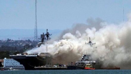 Video+Fotos: Explosión deja entre llamas a portaviones de EEUU en San Diego