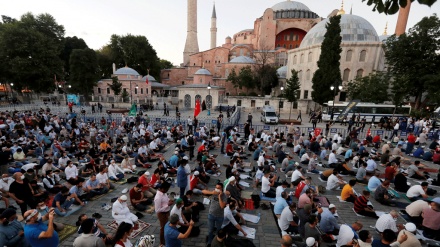 Namazi i parë i të premtes në xhaminë Ajasofia