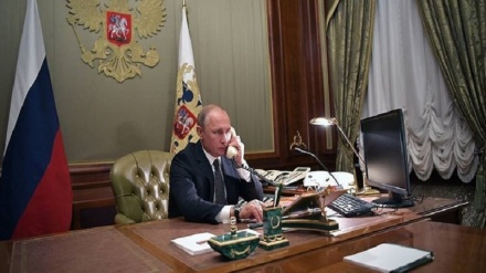 Россия ва Украина президентлари кескинликни камайтириш учун телефон орқали сўҳбатлашди 