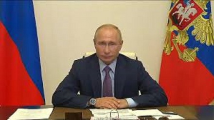 Cremlino: nessuna ingerenza Russia in elezioni di qualunque Paese 