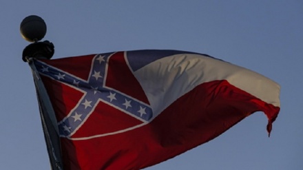 Usa: il Pentagono vieta di fatto le bandiere confederate