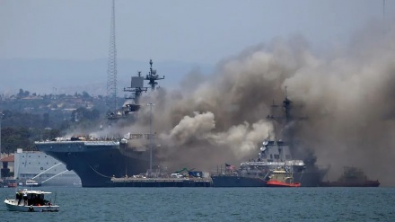 美泊港军舰爆炸起火 21人受伤