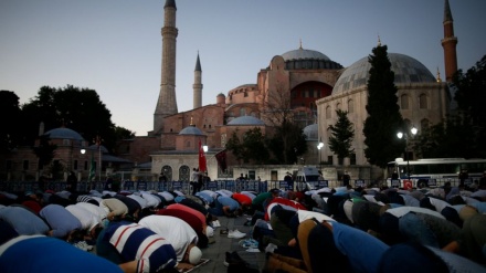 Ayasofya'nın tekrar cami olarak açılmasını Avrupa müslümanları memnuniyetle karşıladı 