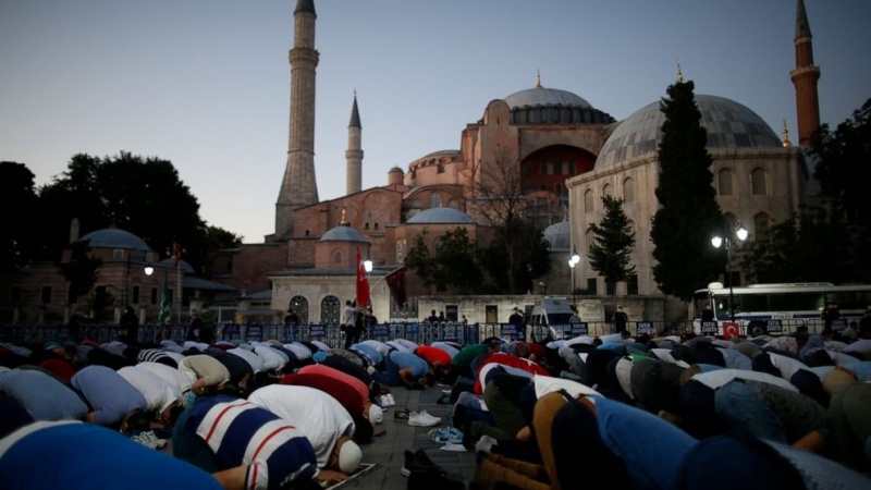 Ayasofya'nın tekrar cami olarak açılmasını Avrupa müslümanları memnuniyetle karşıladı 