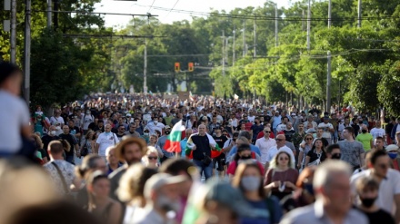  Bulgarians stage anti-corruption rallies for third day 