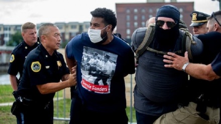 アメリカで、反人種主義者の逮捕が拡大