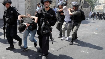 Le forze sioniste attaccano studenti e professori a Nablus