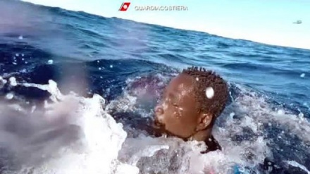 Migranti, naufragio su coste Grecia: morti due bimbi e una donna