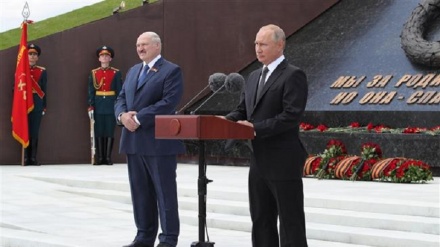 Putin urges Belarus authorities, opposition to find way out of crisis