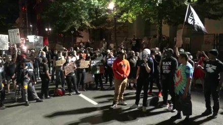 米ポートランド市での人種主義に反対するデモが継続（動画）