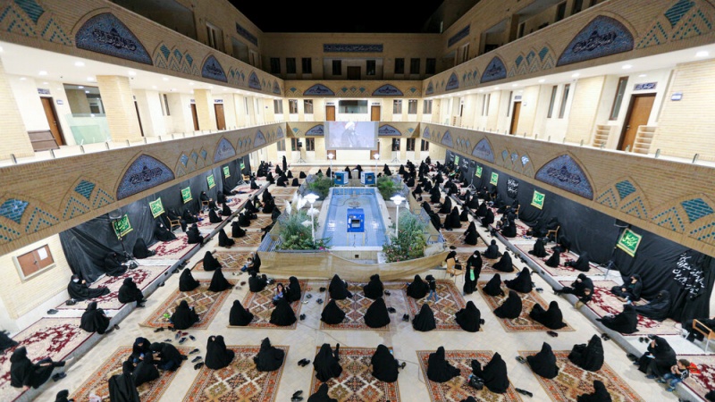 Acara Duka Malam Keempat Muharam di Yazd.