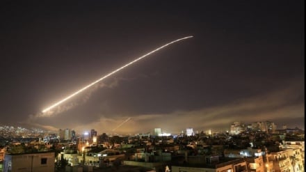 シリア軍防空部隊が、敵の攻撃に応戦