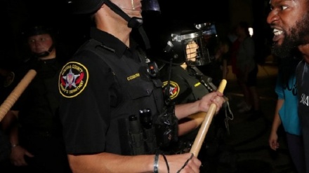 Razzismo Usa: polizia ha ucciso altro afroamericano in un sobborgo di New York