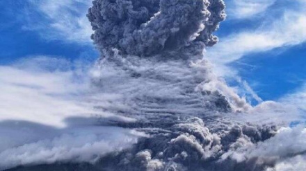 印尼锡纳朋火山剧烈喷发